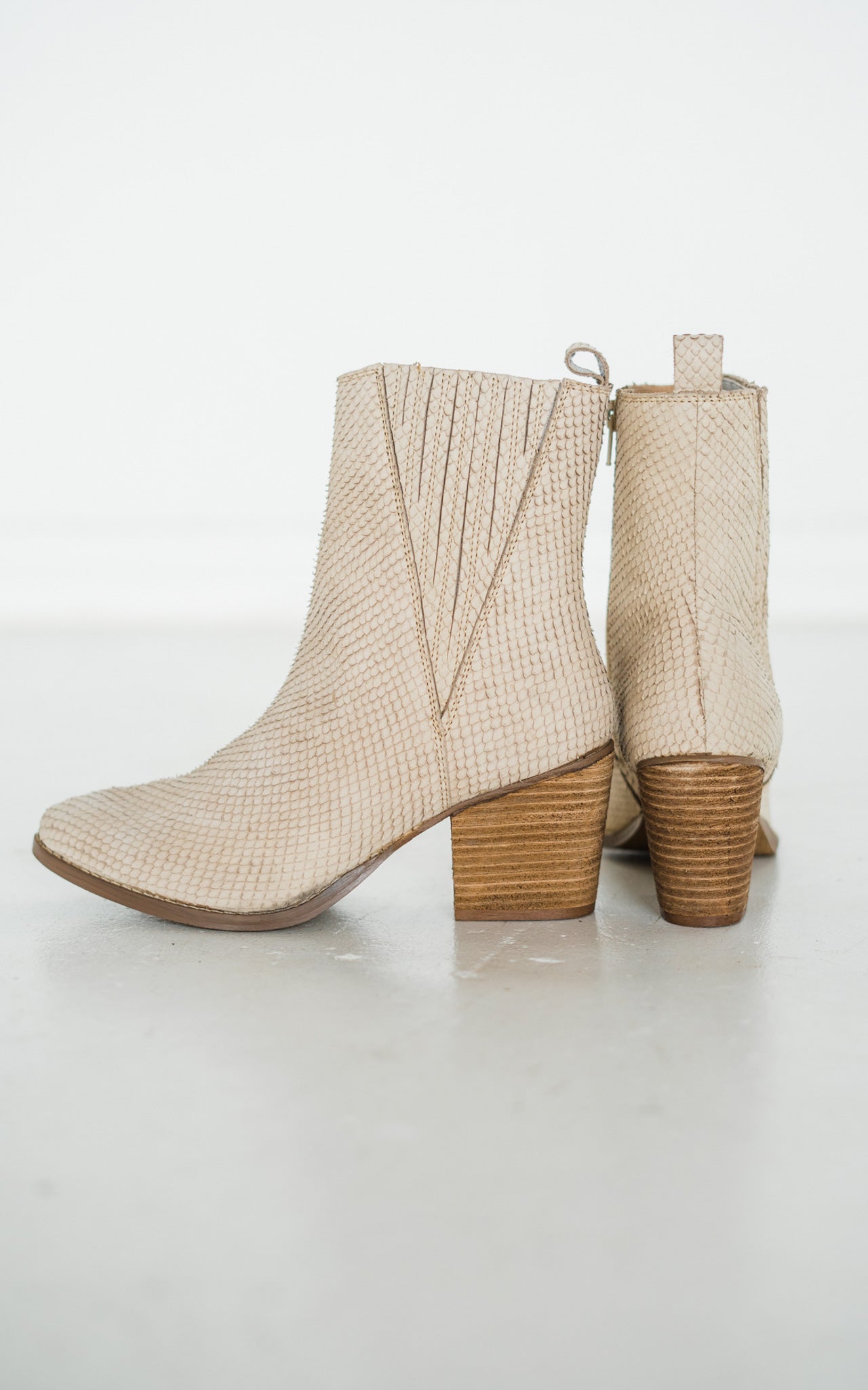 Taris Ankle Boot in Cream Shoes
