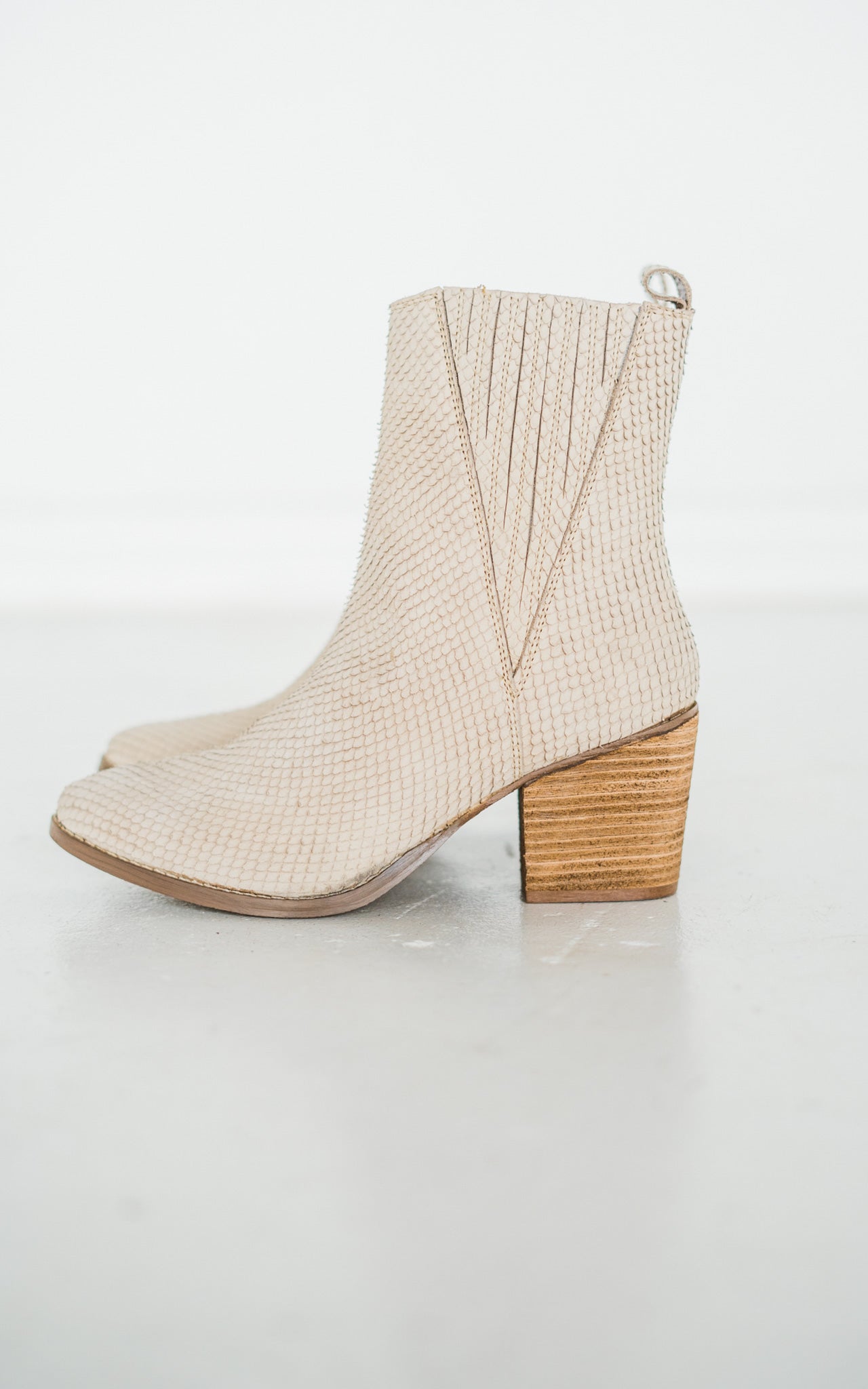 Taris Ankle Boot in Cream Shoes