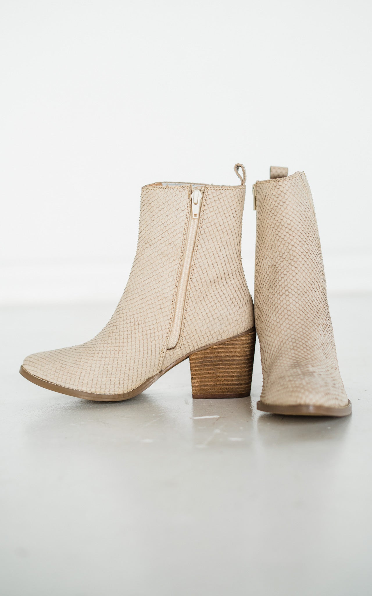 Taris Ankle Boot in Cream Shoes