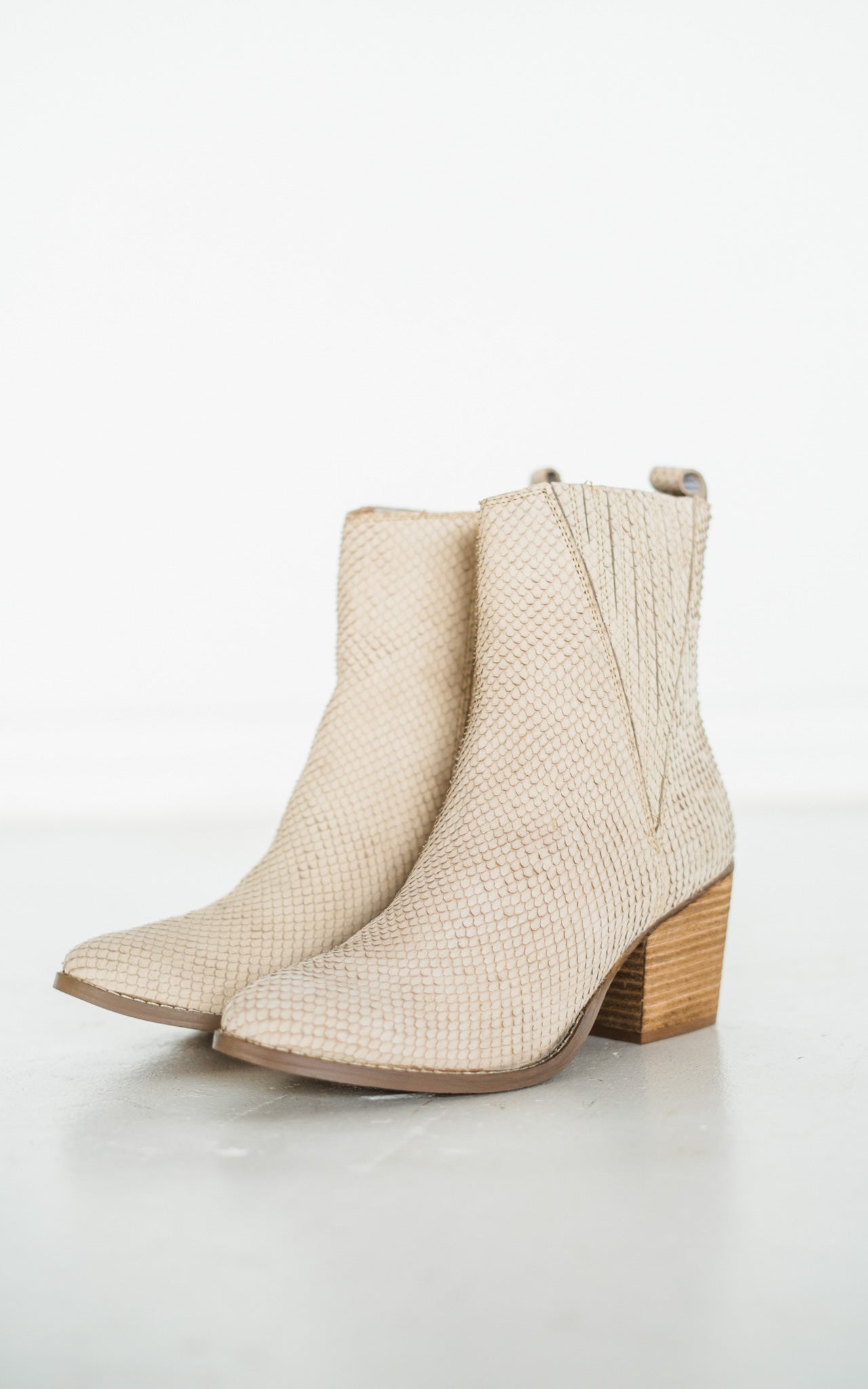 Taris Ankle Boot in Cream Shoes