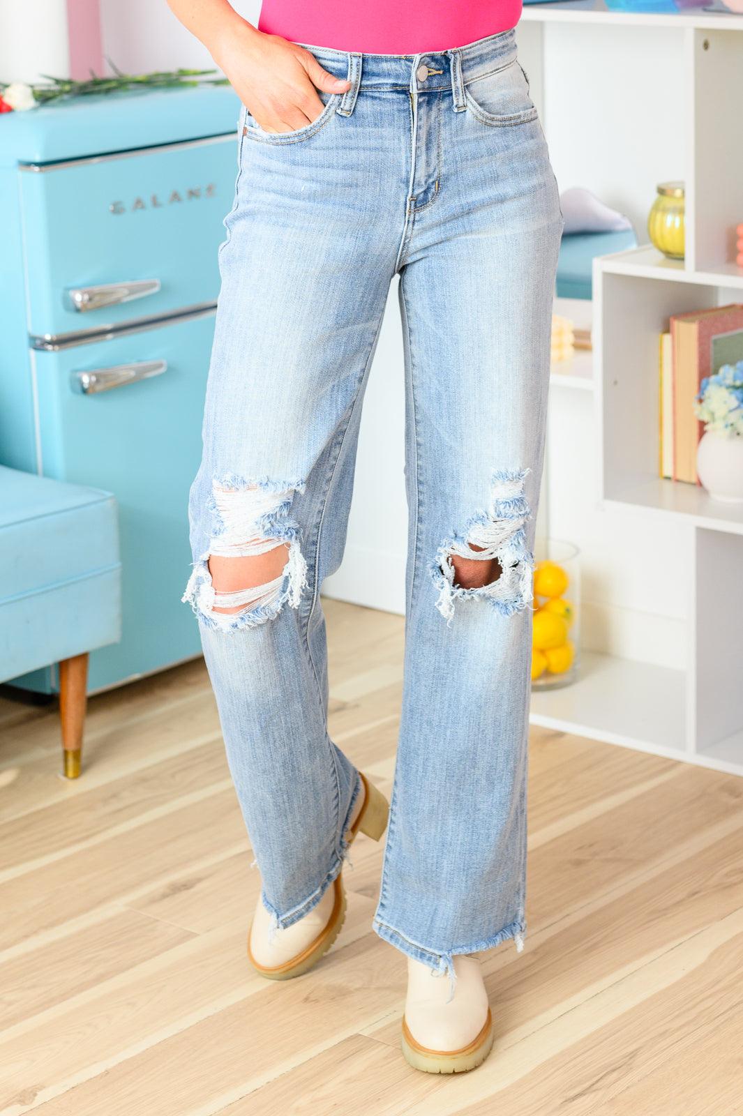 High Rise Light Wash 90’s Distressed Straight Judy Blue Jeans Jeans